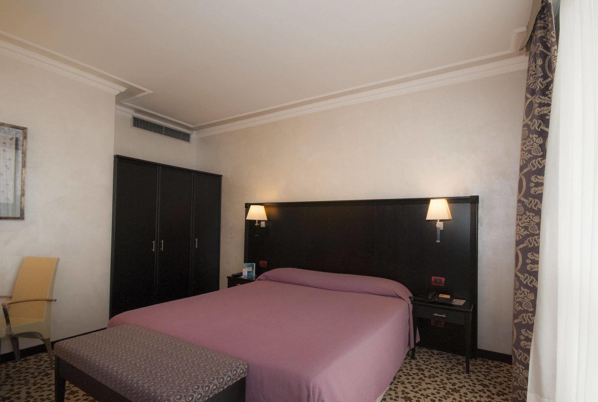 Hotel Brindor Poirino Exterior photo