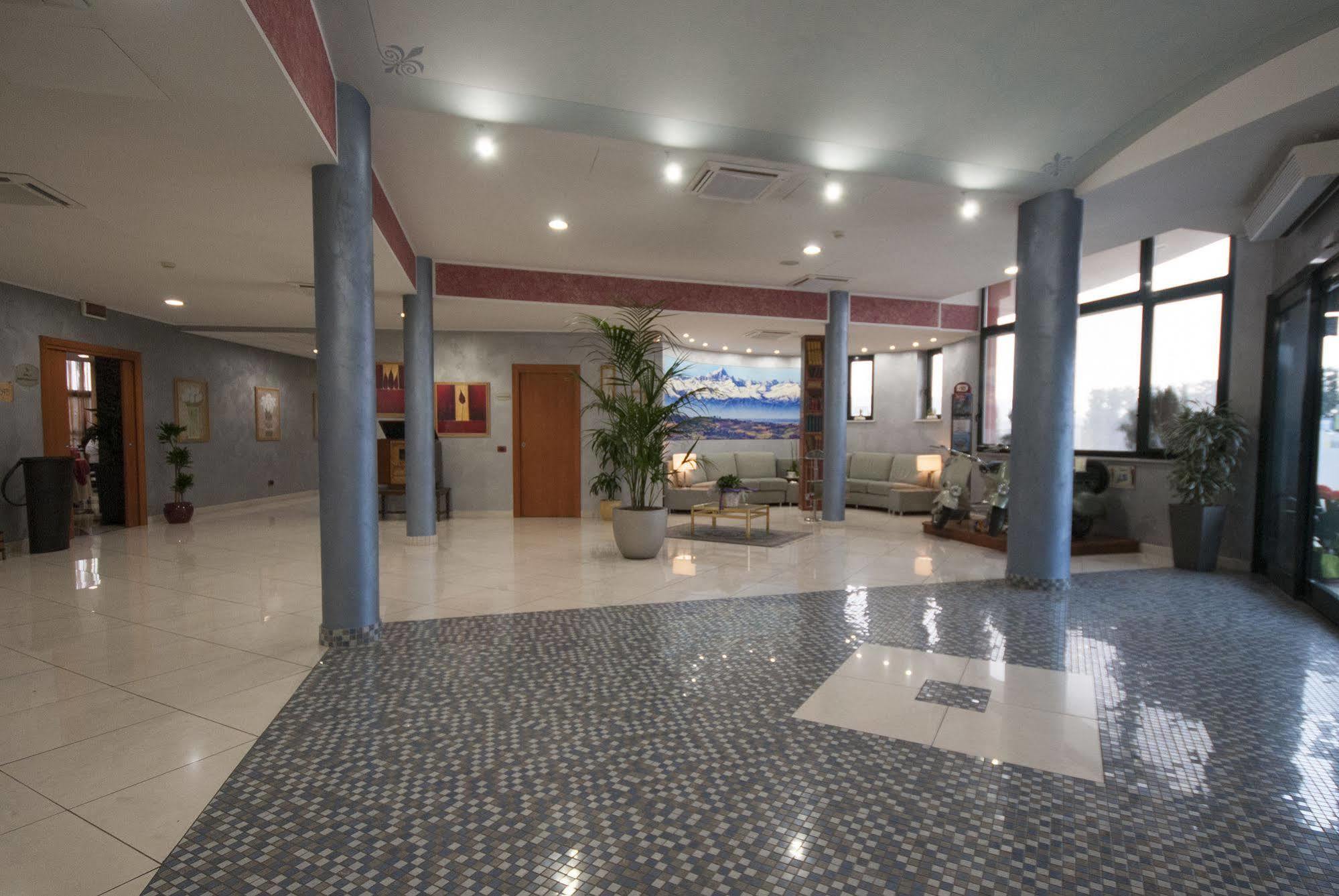 Hotel Brindor Poirino Exterior photo